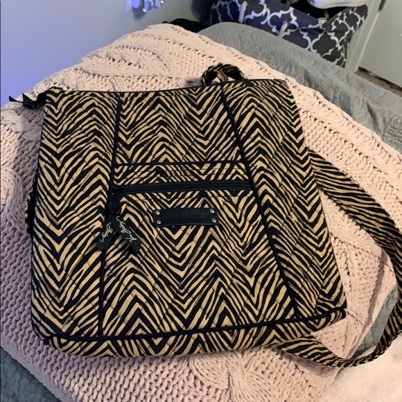 Like new Vera Bradley crossbody purse - Picture 1 of 3